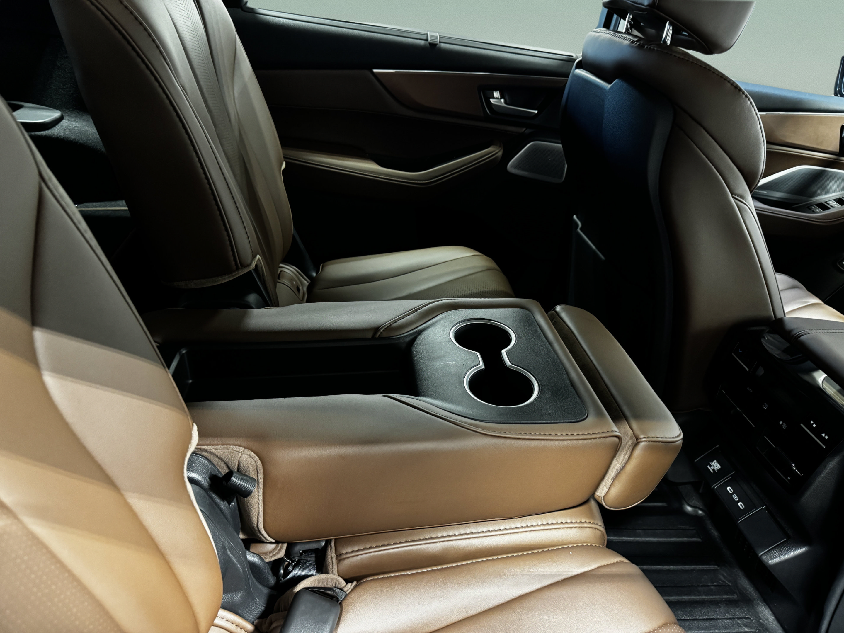 Certified 2025 Acura MDX w/ Technology Package FWD image 34