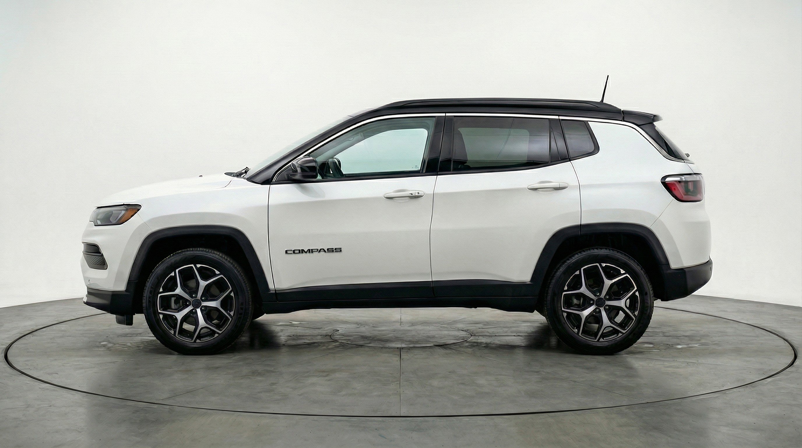 Used 2025 Jeep Compass Limited image 5
