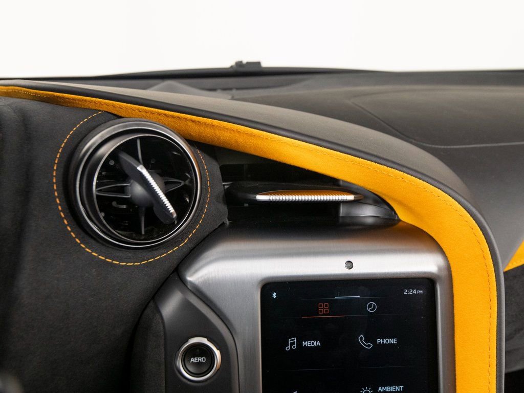Used 2024 McLaren 750S Spider image 22
