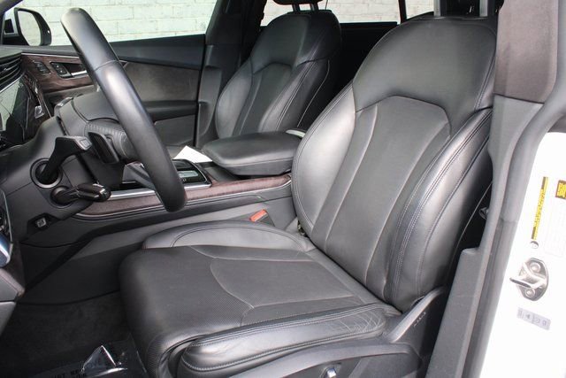Used 2019 Audi Q8 Prestige w/ Luxury Package image 32