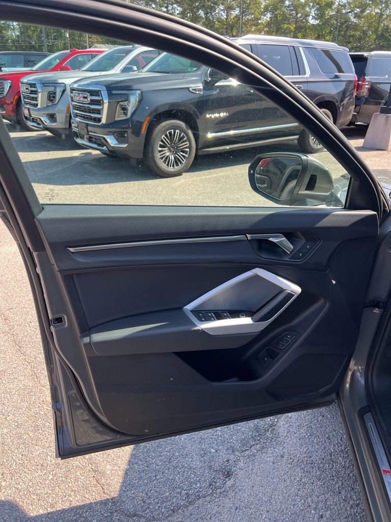 Used 2024 Audi Q3 2.0T Premium image 9