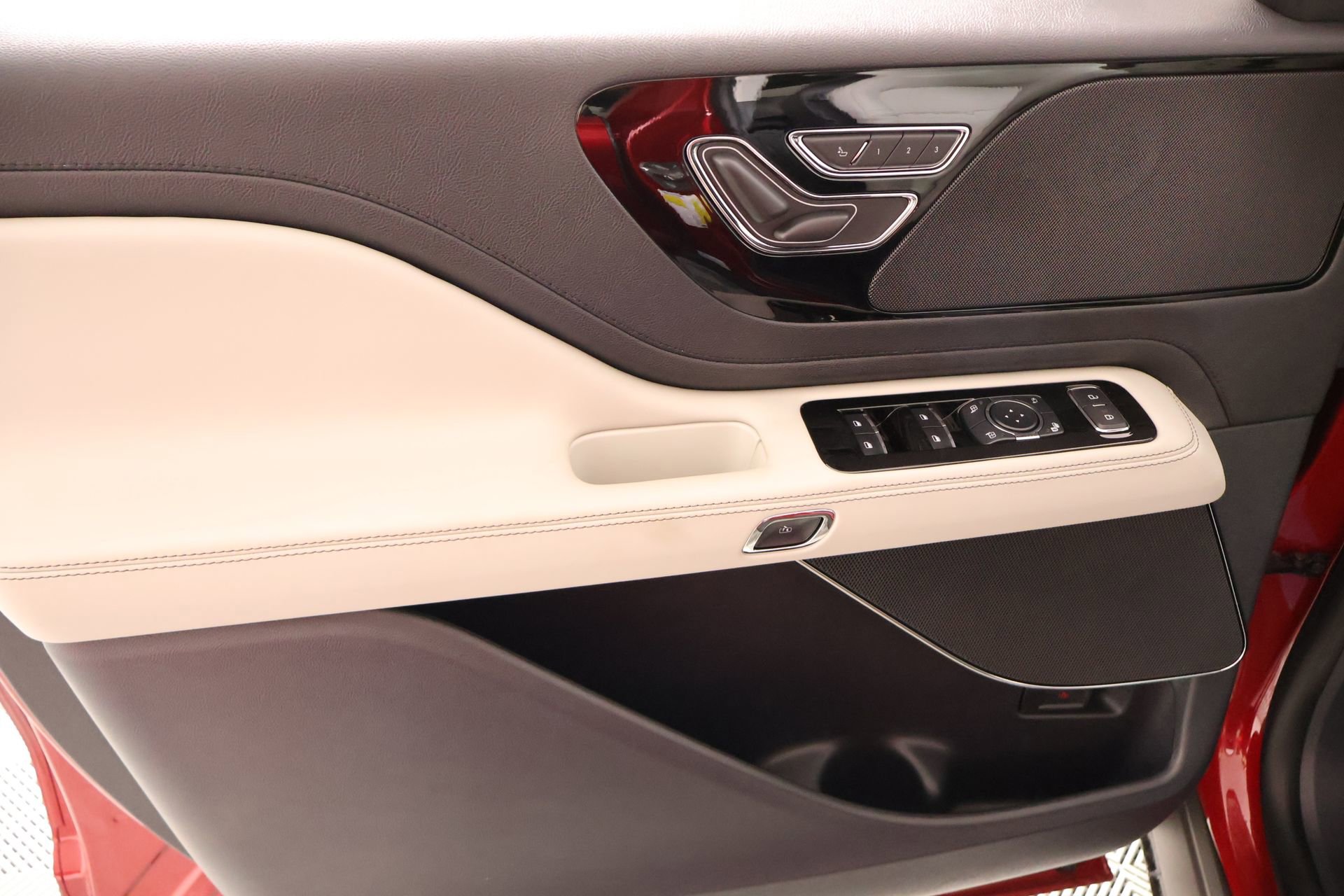 New 2026 Lincoln Aviator AWD image 17