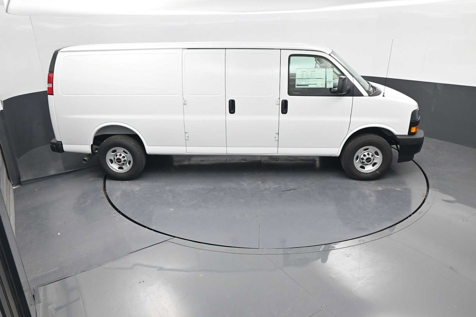 New 2026 GMC Savana 3500 Extended RWD image 30
