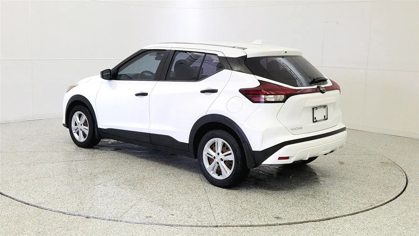 Used 2023 Nissan Kicks S FWD image 5