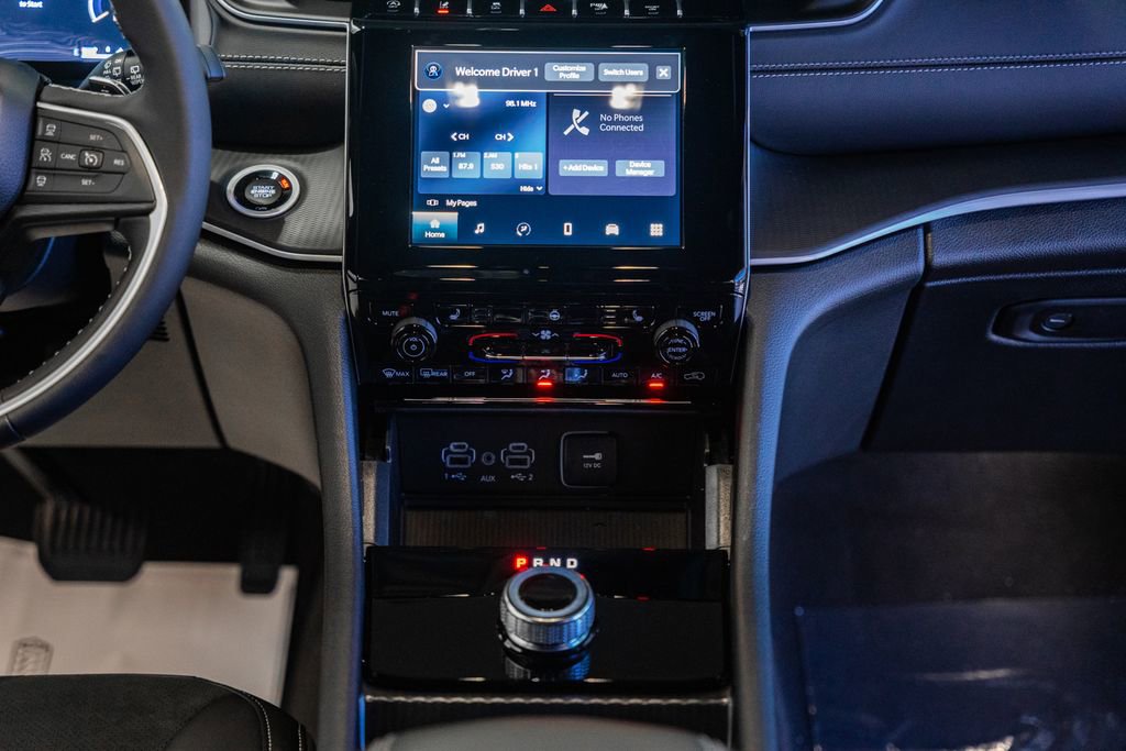 New 2025 Jeep Grand Cherokee Altitude image 20