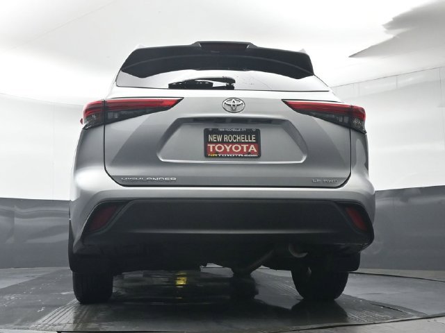 Used 2022 Toyota Highlander LE AWD/4WD image 33