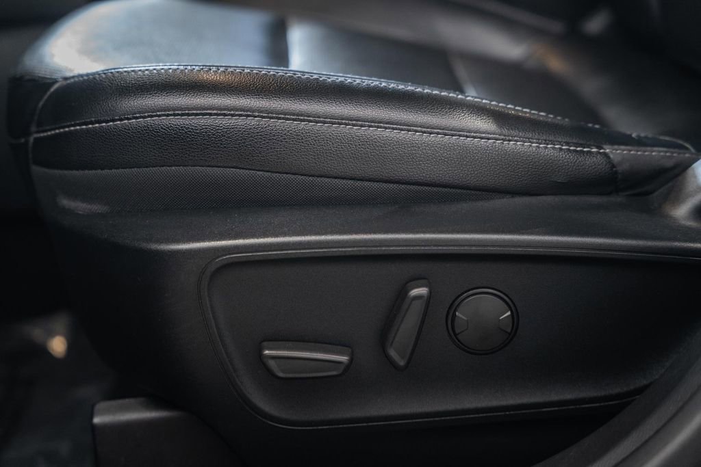 Used 2020 Ford Escape Titanium AWD/4WD image 37