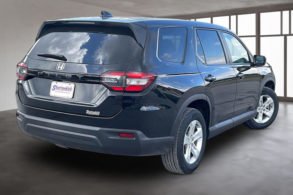 Used 2023 Honda Pilot LX image 6