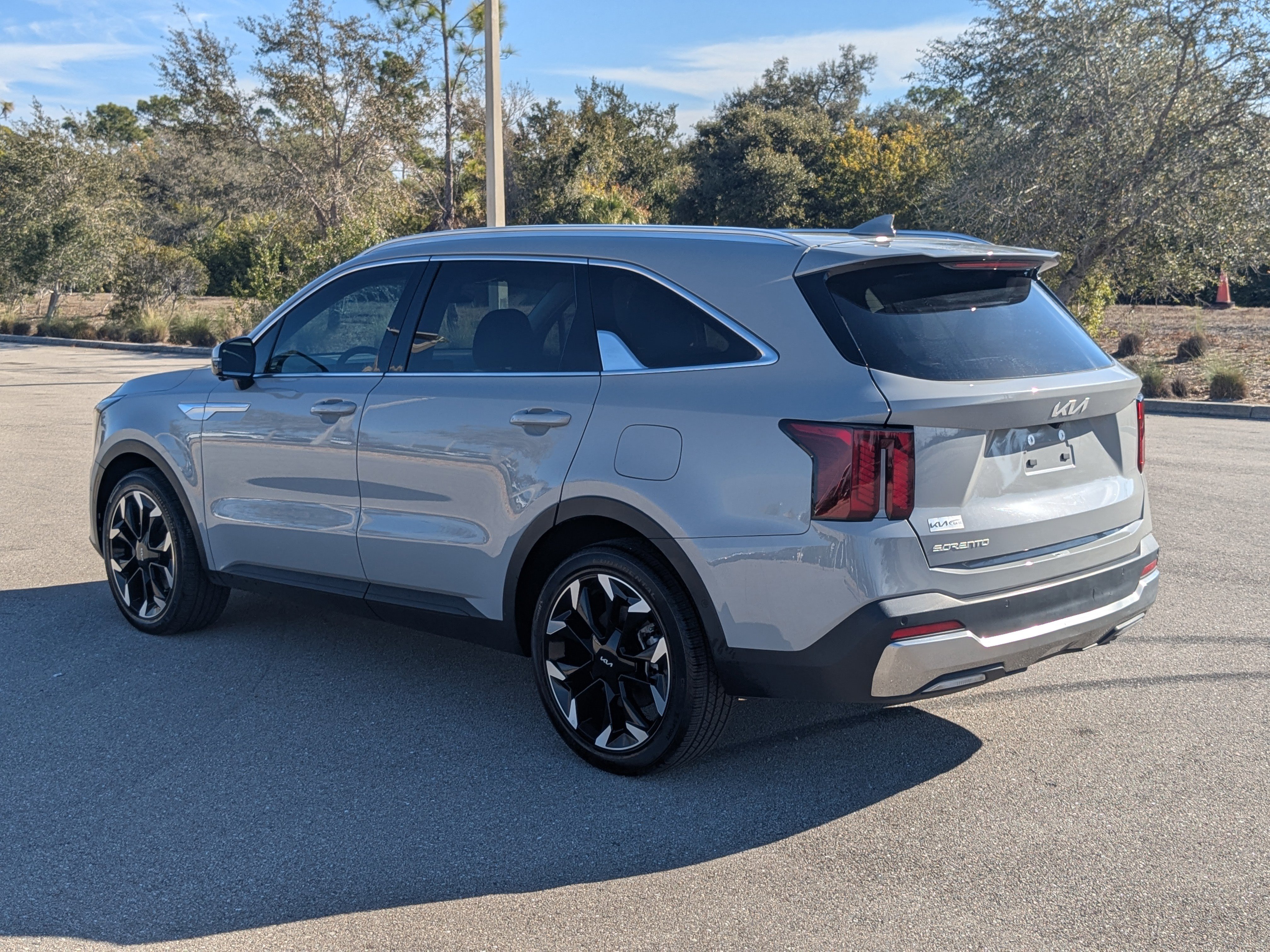 Used 2025 Kia Sorento SX image 7