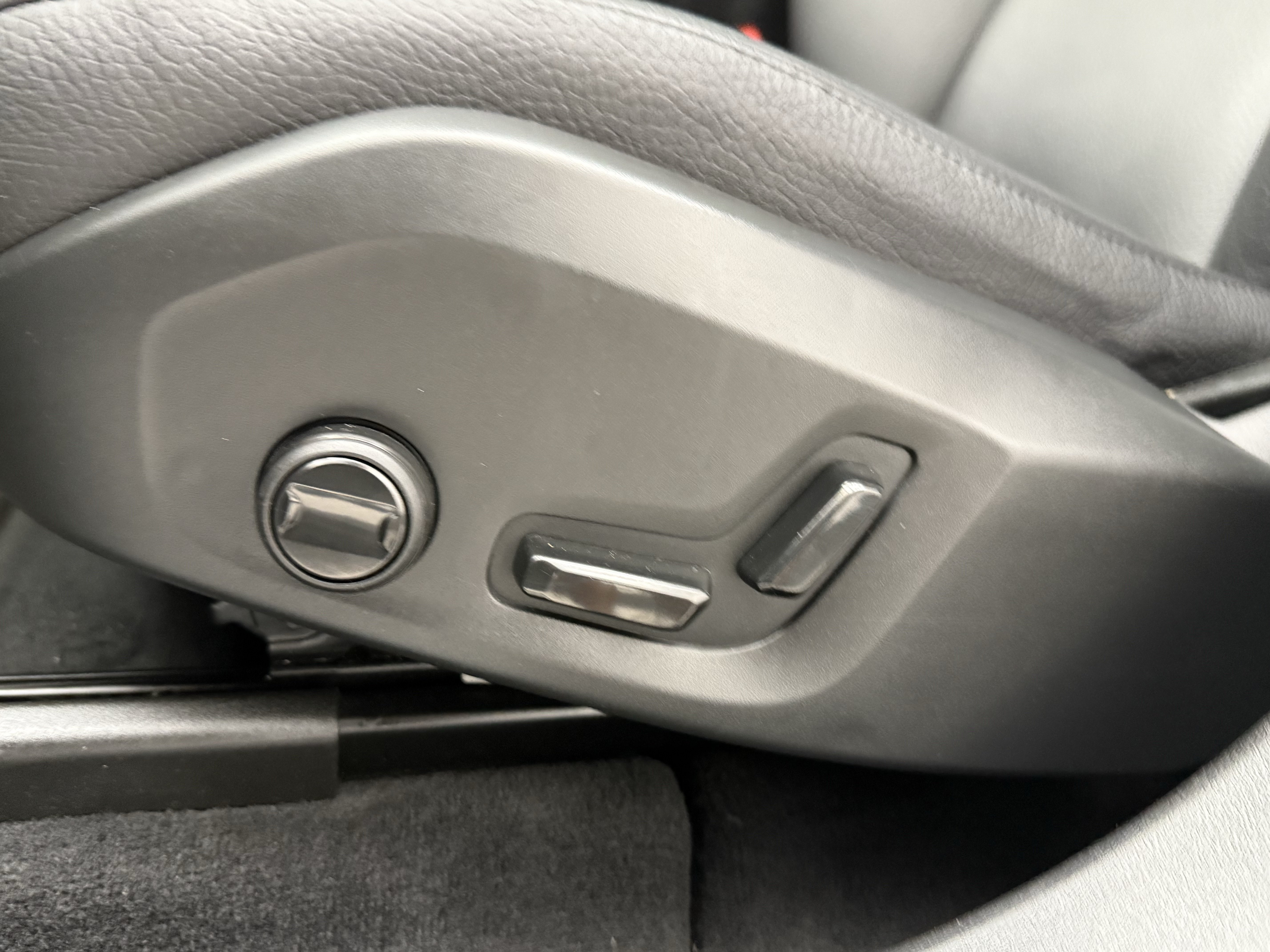 Certified 2023 Volvo XC60 B5 Plus w/ Climate Package FWD image 29