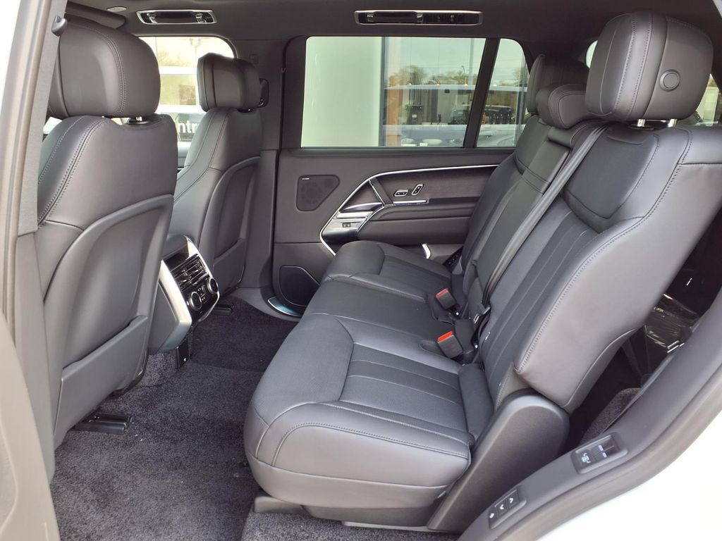 New 2026 Land Rover Range Rover Long Wheelbase SE AWD/4WD image 8