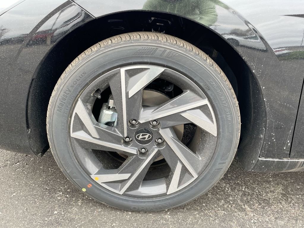 Certified 2025 Hyundai Elantra Sport image 36
