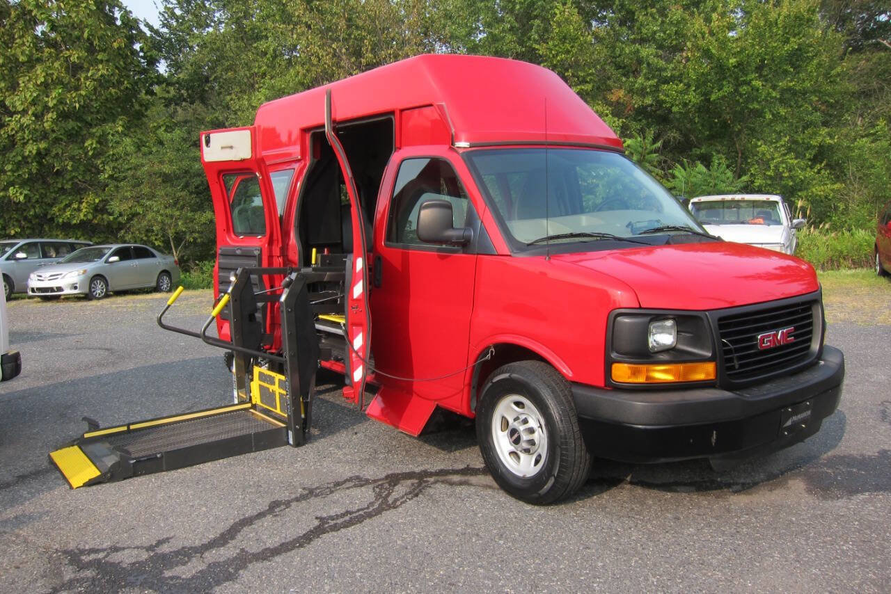 Used 2011 GMC Savana 2500 image 1