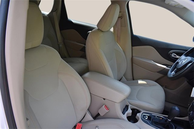 Used 2019 Jeep Cherokee Latitude w/ Popular Appearance Group image 19