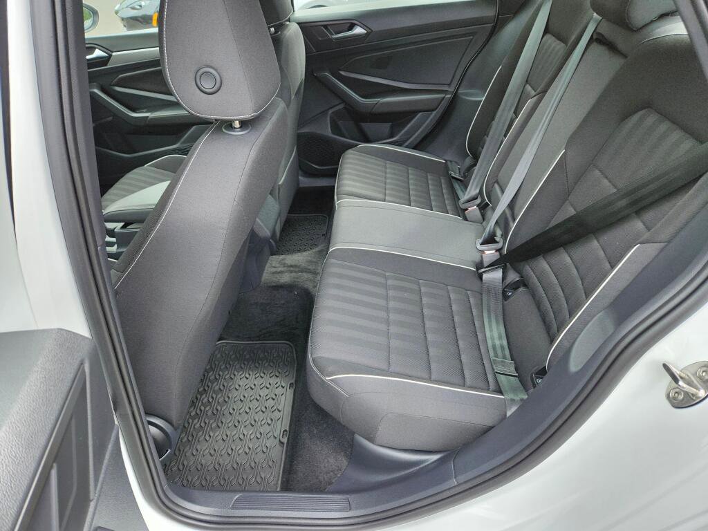 Used 2024 Volkswagen Jetta Sport FWD image 11