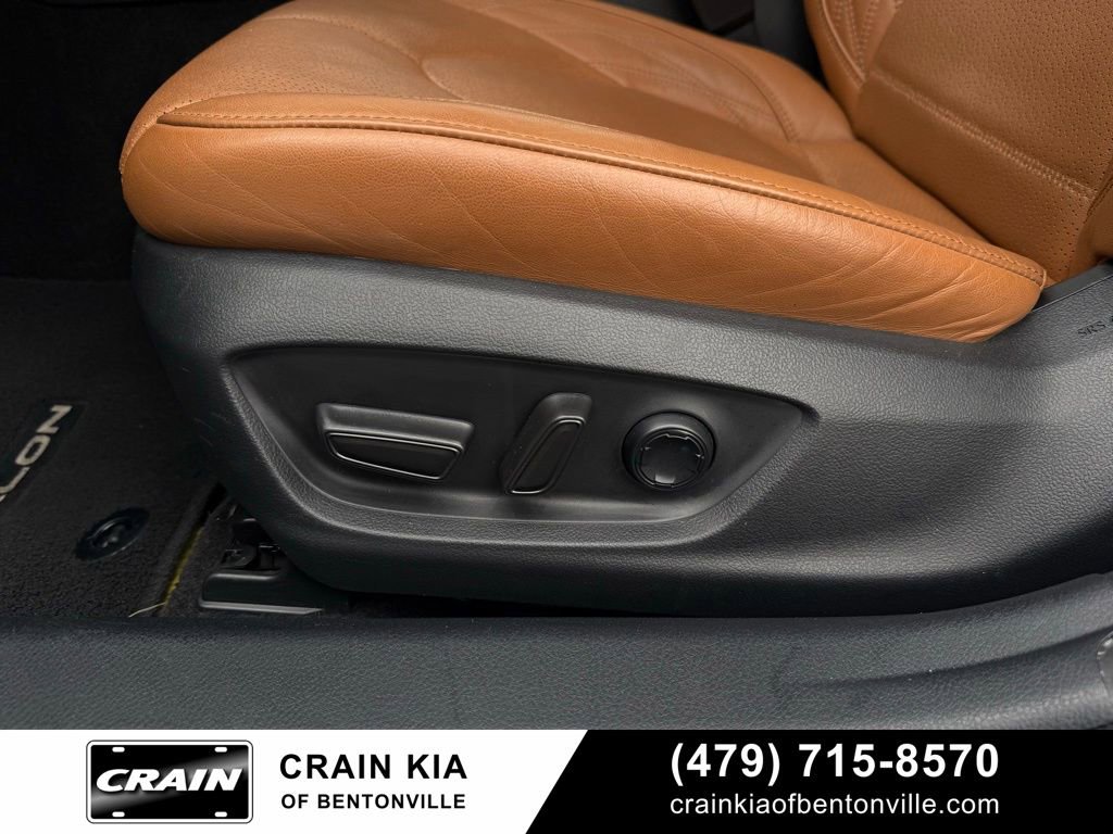 Used 2022 Toyota Avalon Limited w/ Advanced Safety Package FWD image 11