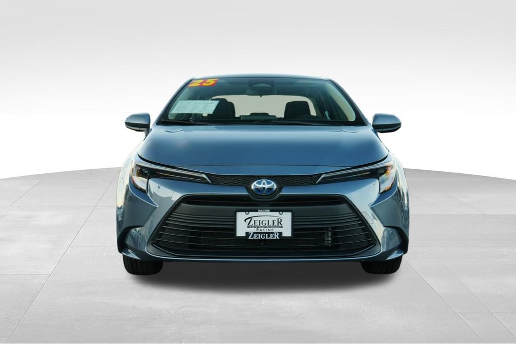 Used 2025 Toyota Corolla LE w/ LE Premium Package image 2