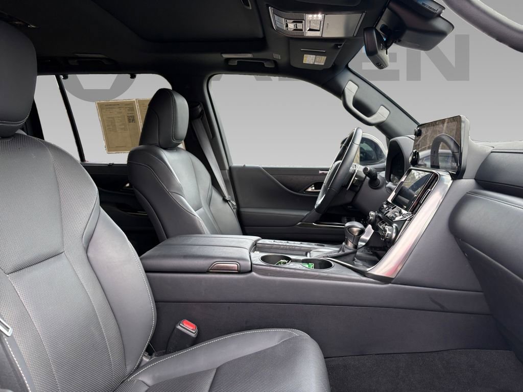 Used 2024 Lexus LX 600 4WD w/ Appearance Package image 9