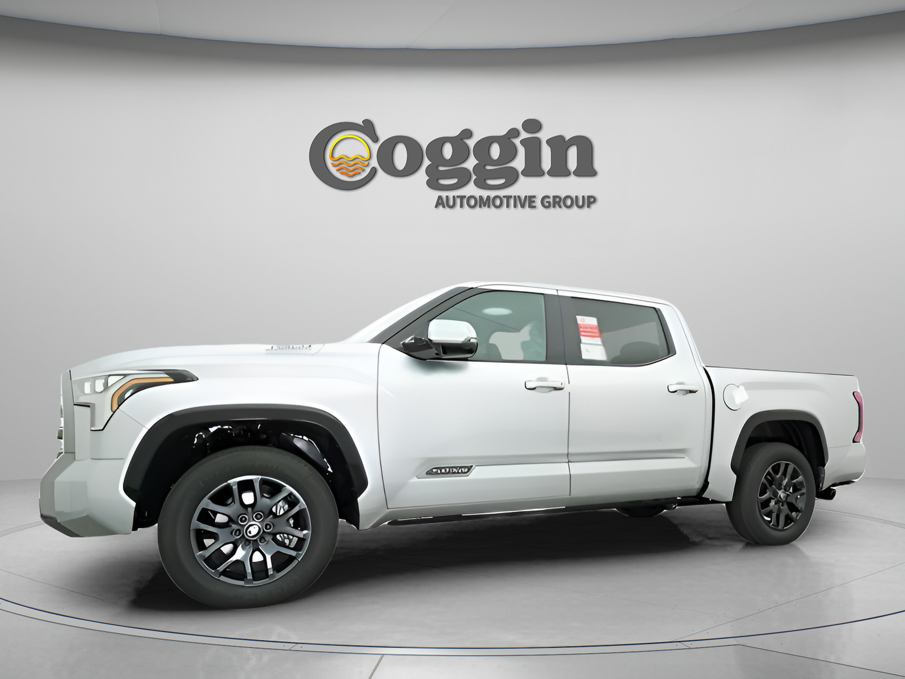 Used 2025 Toyota Tundra Platinum AWD/4WD image 4