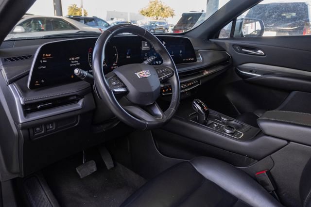 Used 2024 Cadillac XT4 Premium Luxury image 8