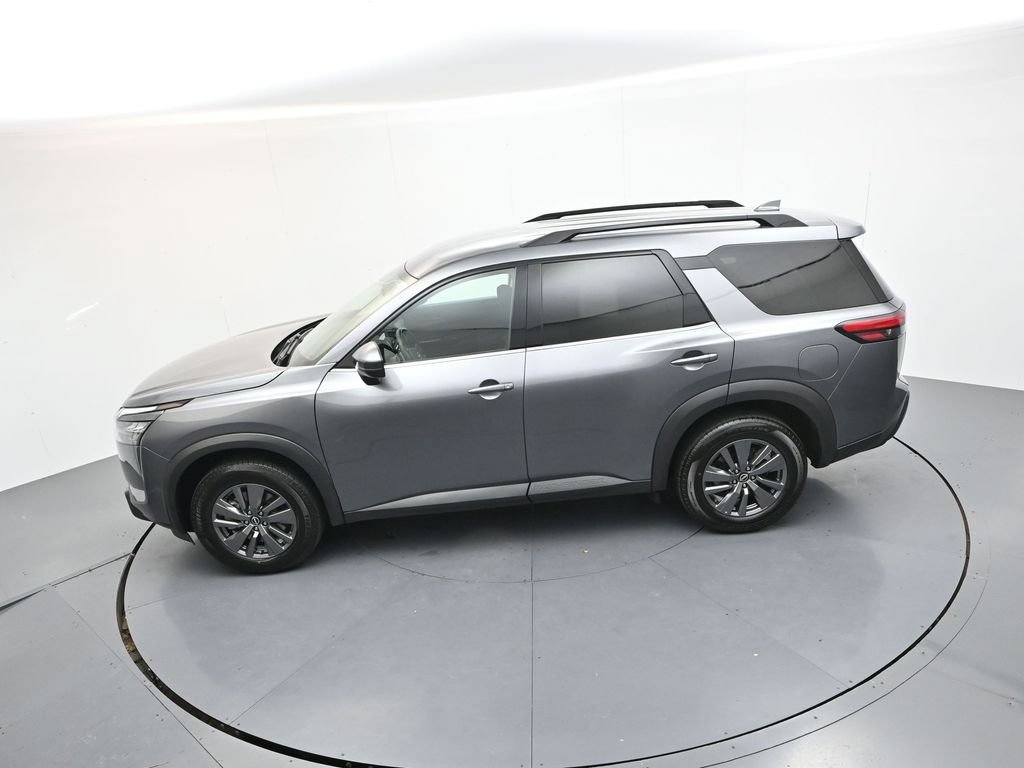 Used 2025 Nissan Pathfinder SV FWD image 27