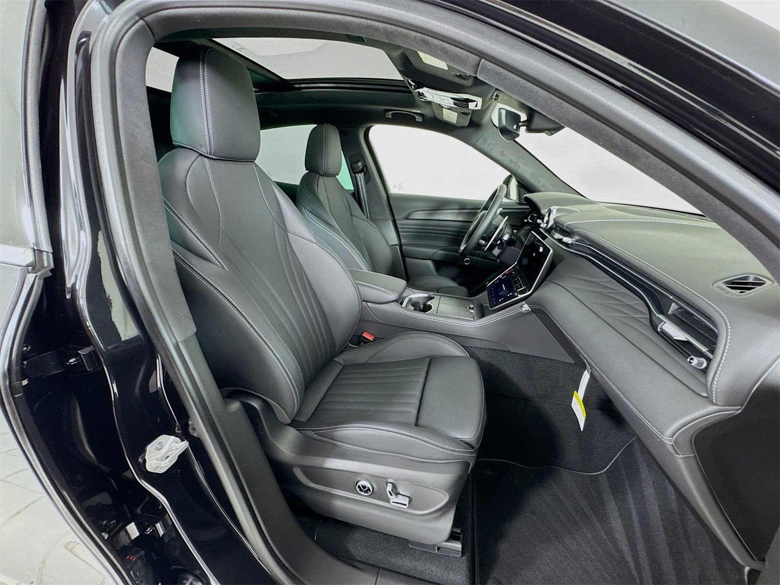 New 2025 Maserati Grecale GT image 29