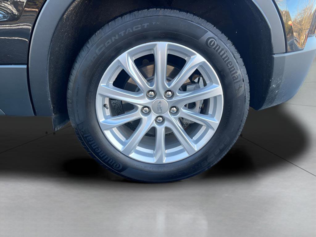 Used 2023 Cadillac XT4 Luxury w/ Cold Weather Package image 8