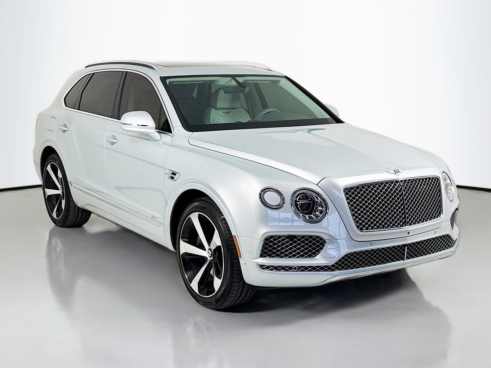Certified 2020 Bentley Bentayga Plug-In Hybrid AWD/4WD image 1