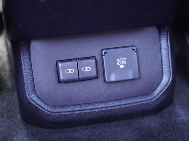 Used 2023 Toyota Highlander Platinum FWD image 43