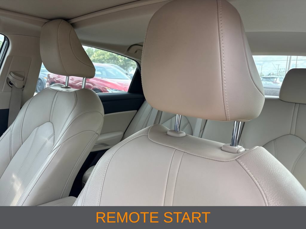 Used 2020 Toyota Avalon XLE w/ Moonroof Package FWD image 6