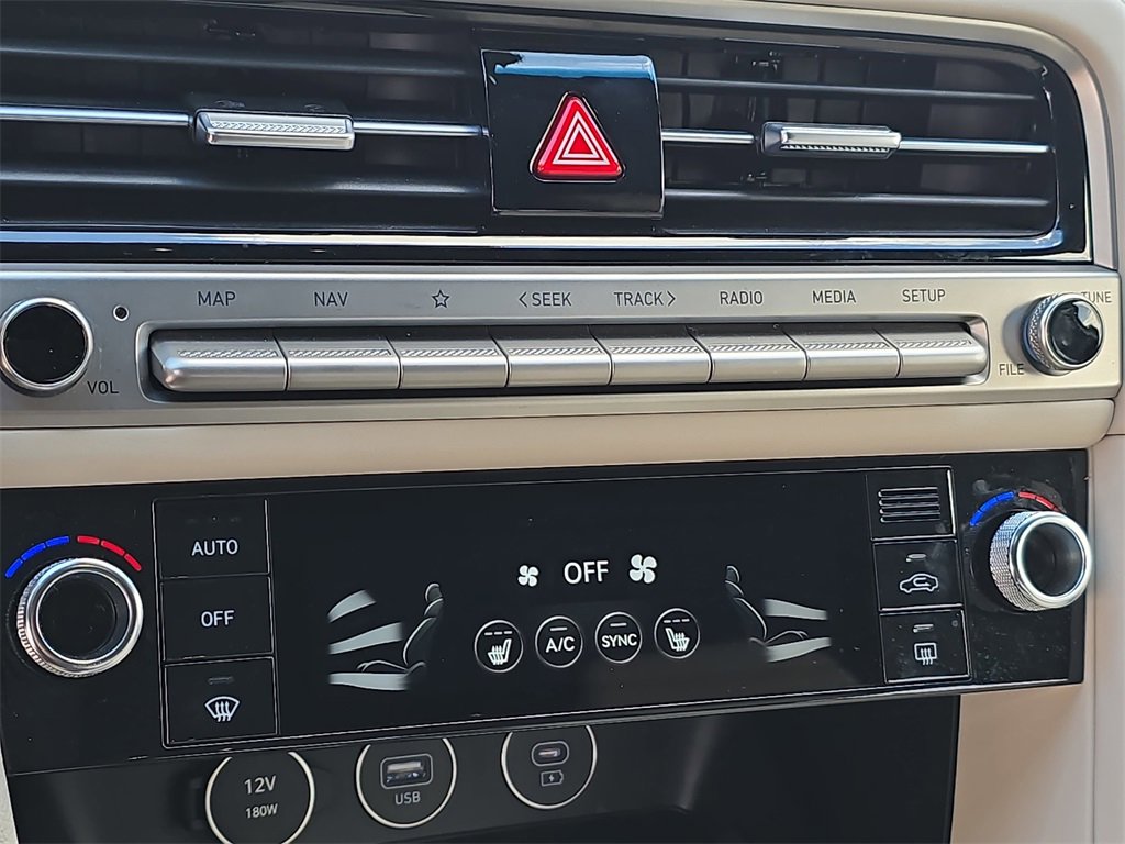 Used 2026 Genesis G70 2.5T image 23