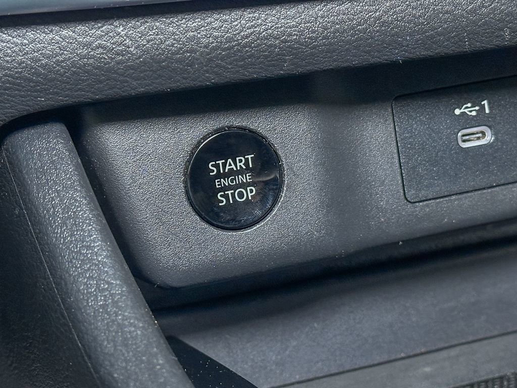 Used 2024 Nissan Rogue SV image 35