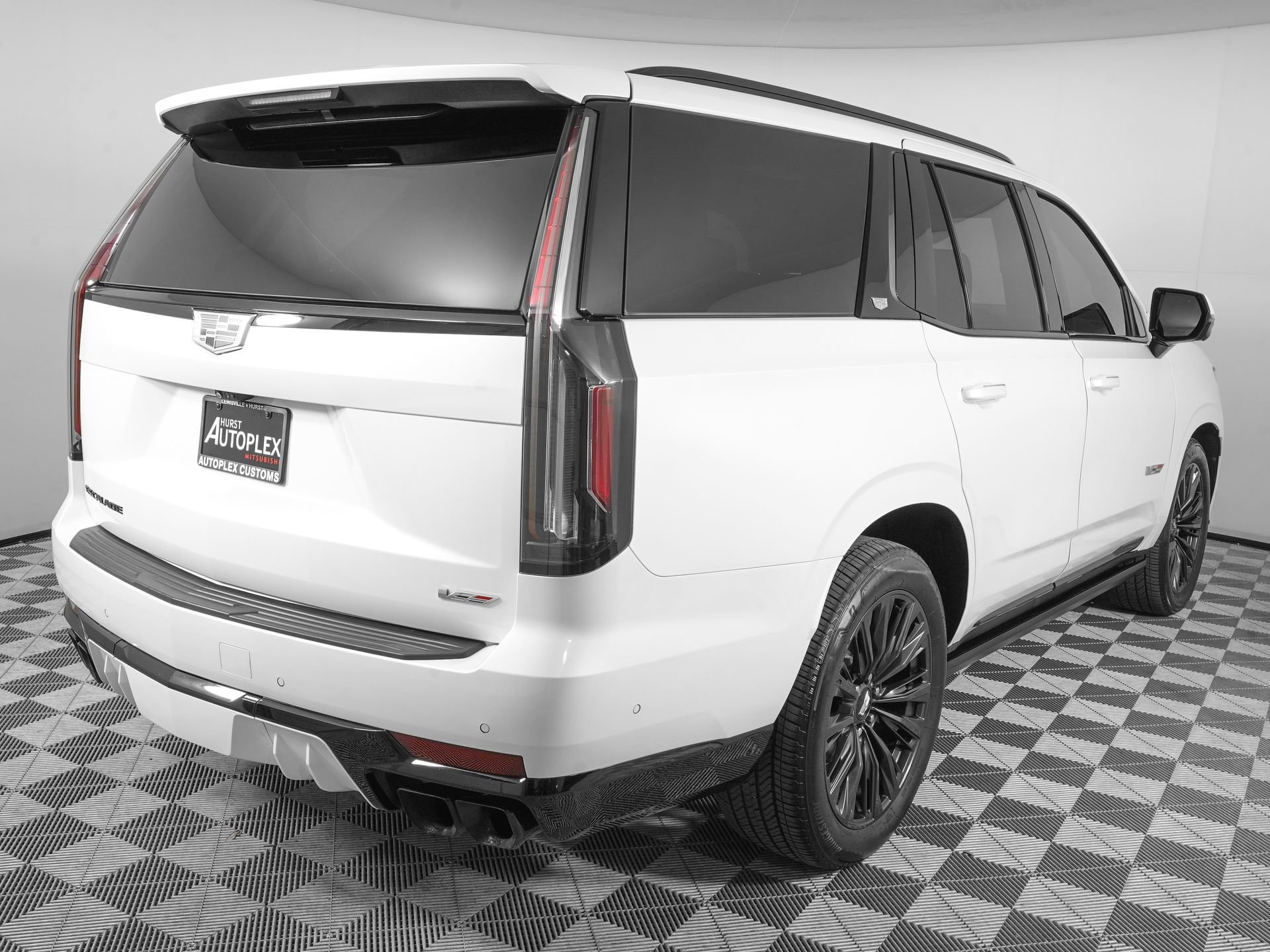 Used 2023 Cadillac Escalade V w/ LPO, ONYX Package AWD/4WD image 4