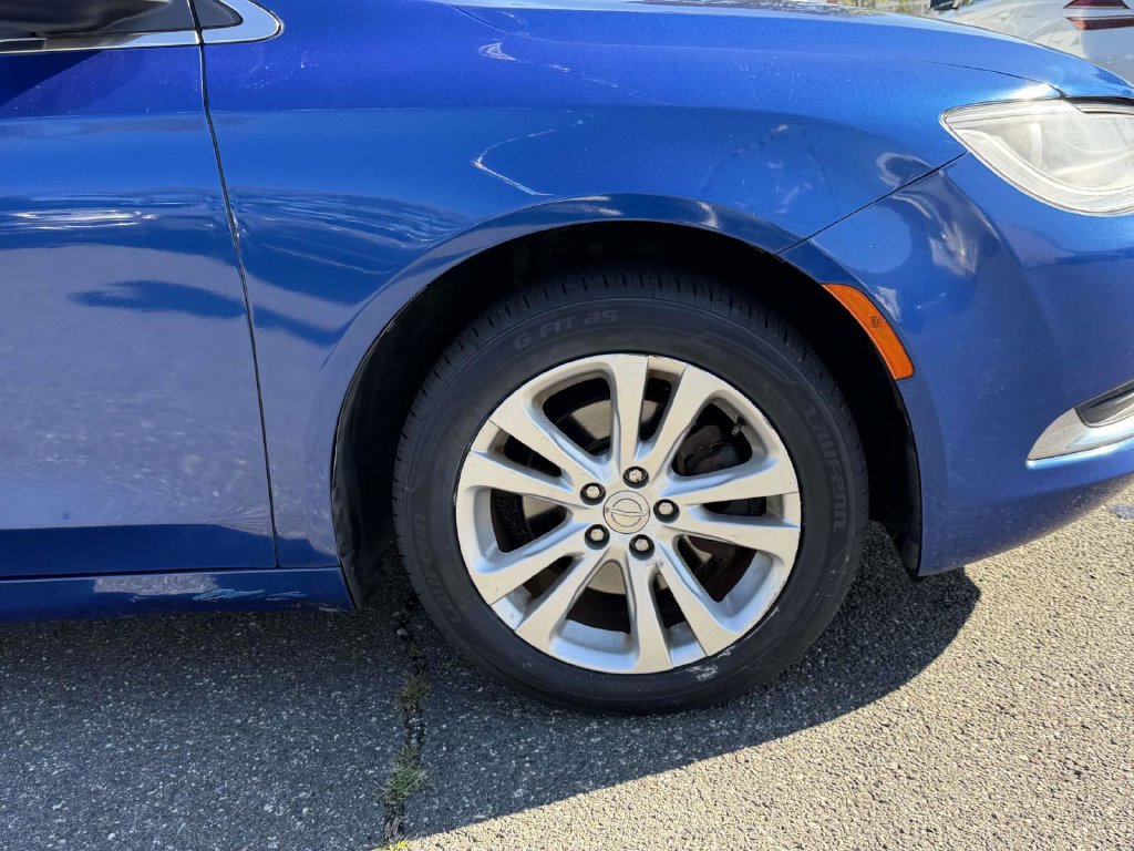 Used 2015 Chrysler 200 Limited w/ Convenience Group FWD image 11