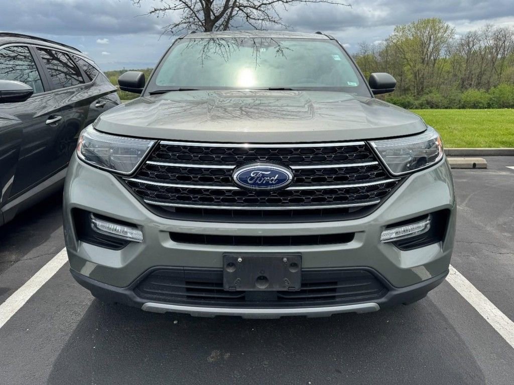 Used 2020 Ford Explorer XLT w/ Equipment Group 202A AWD/4WD image 2