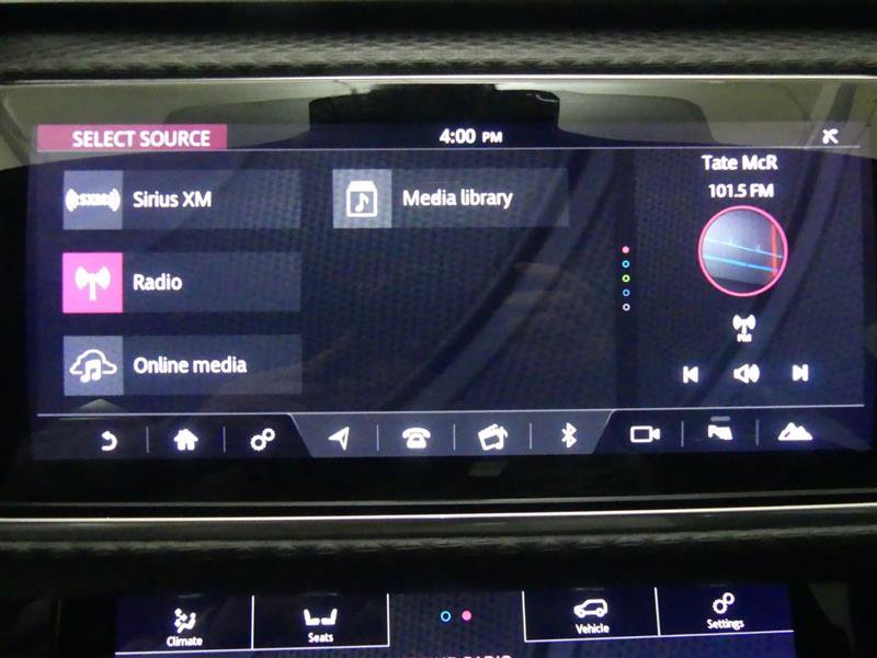 Used 2018 Land Rover Range Rover Velar R-Dynamic SE image 11