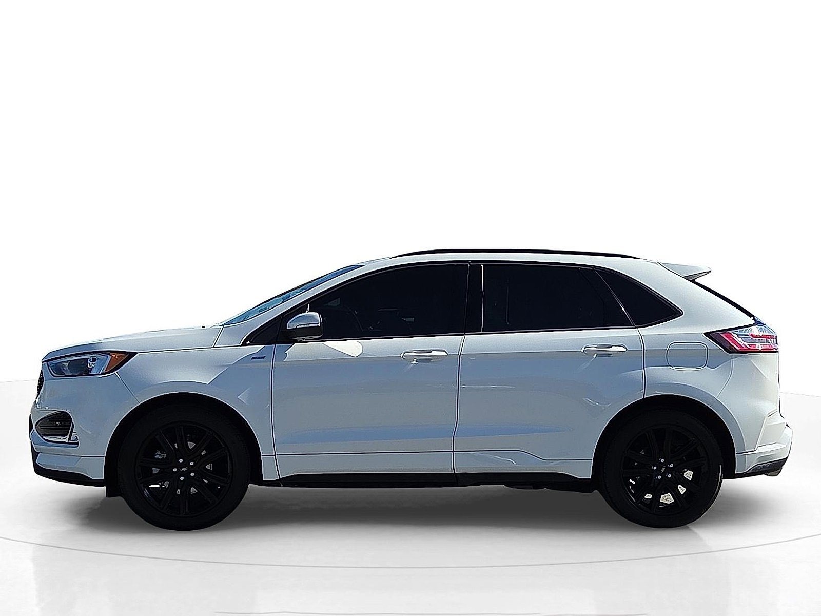 Used 2020 Ford Edge ST-Line w/ Cold Weather Package image 3