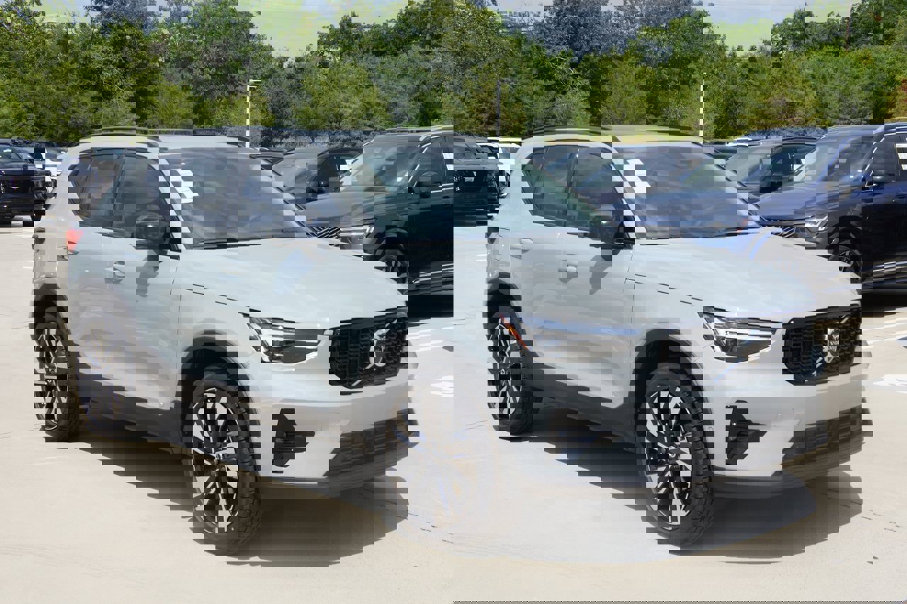 New 2026 Volvo XC40 B5 Ultra w/ Protection Package Premier image 3