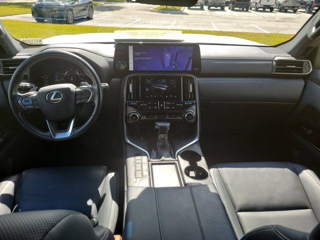 Used 2022 Lexus LX 600 4WD w/ Premium Package image 17