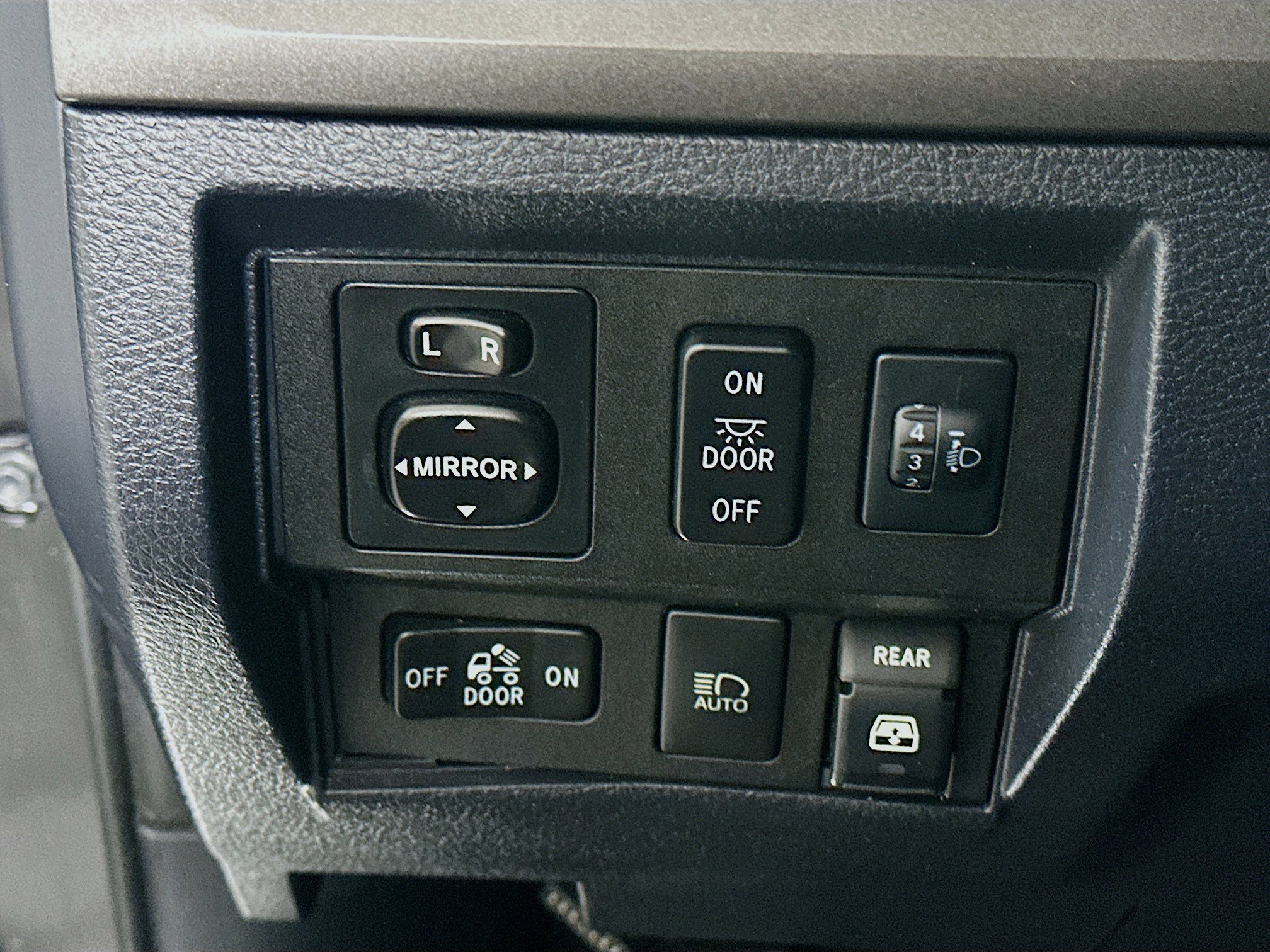 Used 2018 Toyota Tundra SR5 w/ SR5 Upgrade Package image 16