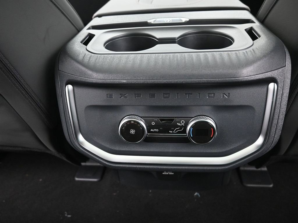 New 2025 Ford Expedition Active image 14