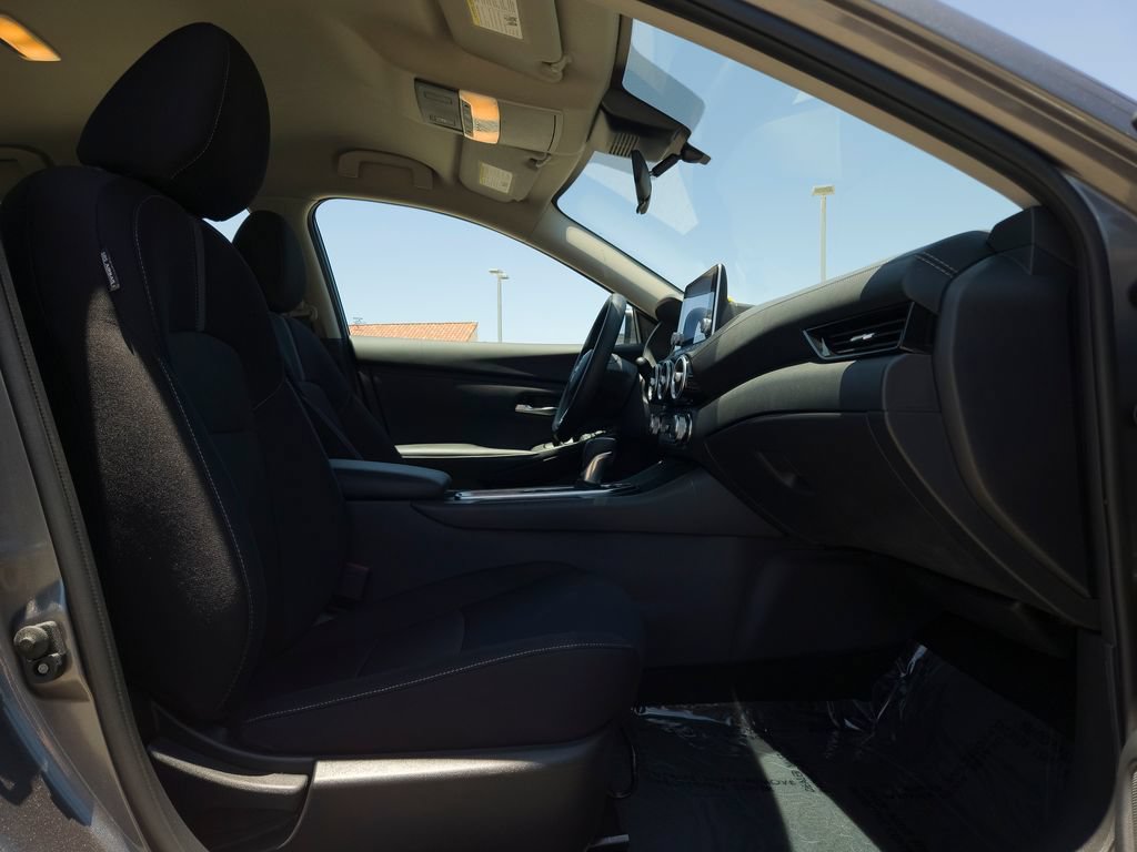 Used 2025 Nissan Sentra SV FWD image 22
