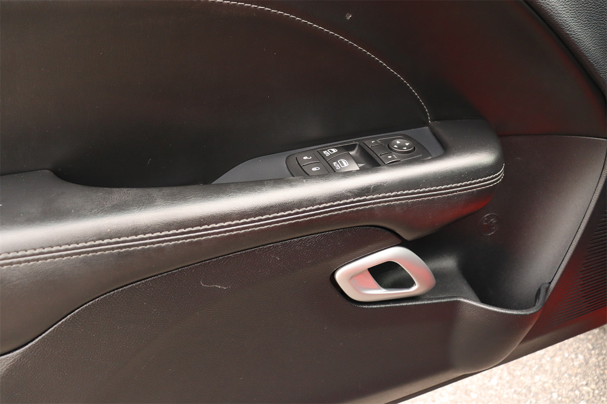 Used 2015 Dodge Challenger R/T Scat Pack RWD image 19