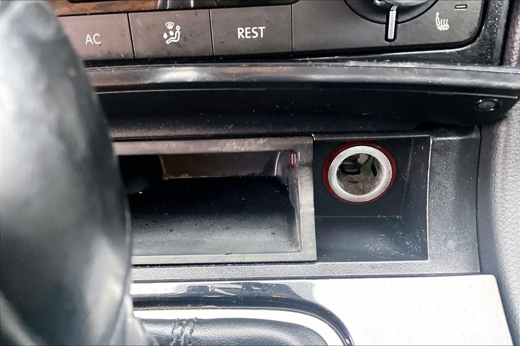 Used 2013 Volkswagen Touareg VR6 image 15