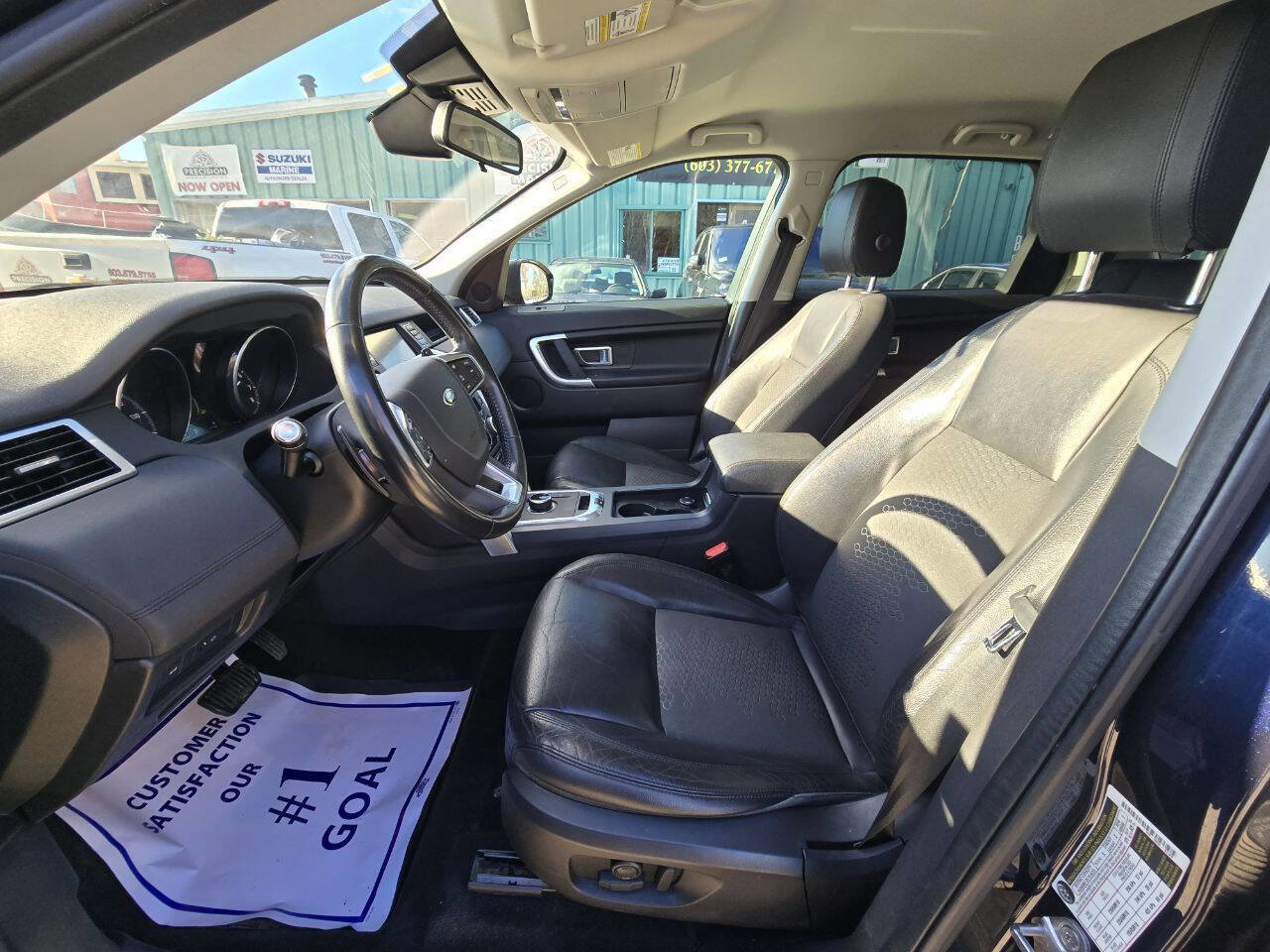 Used 2017 Land Rover Discovery Sport SE image 17