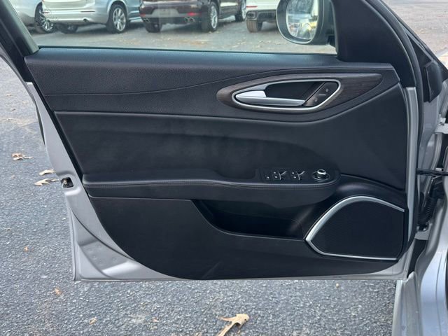 Used 2020 Alfa Romeo Giulia Ti w/ Nero Edizione image 17