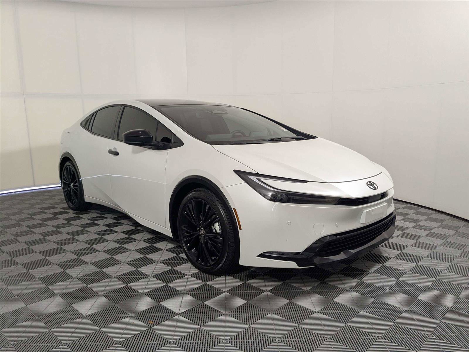 Used 2026 Toyota Prius Plug-In Hybrid FWD image 4