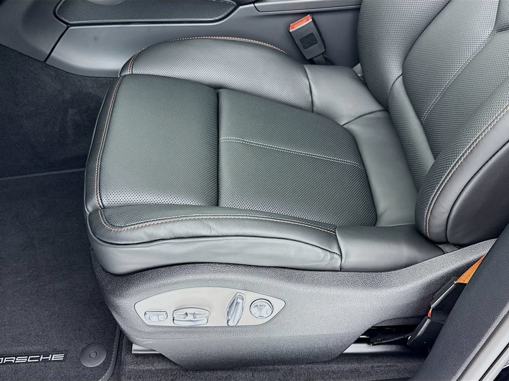 New 2026 Porsche Macan Turbo AWD/4WD image 13