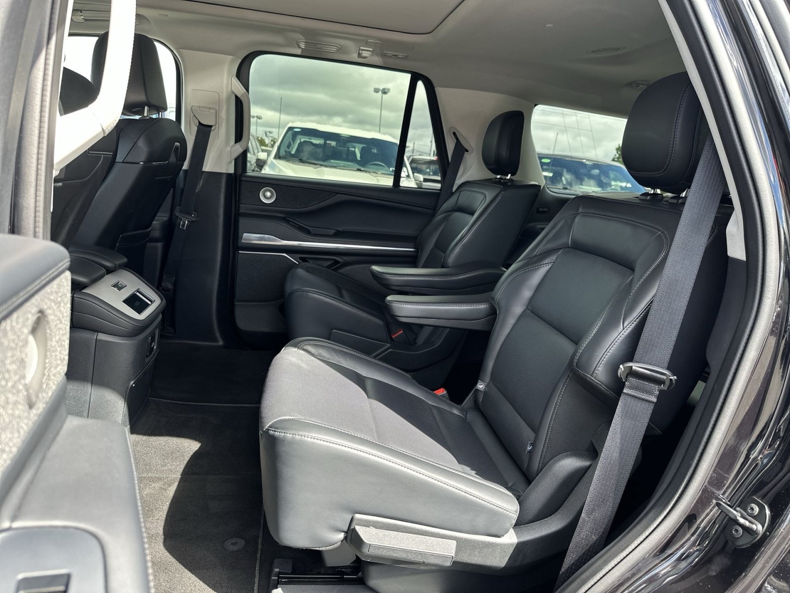 Used 2025 Lincoln Navigator Reserve AWD/4WD image 26