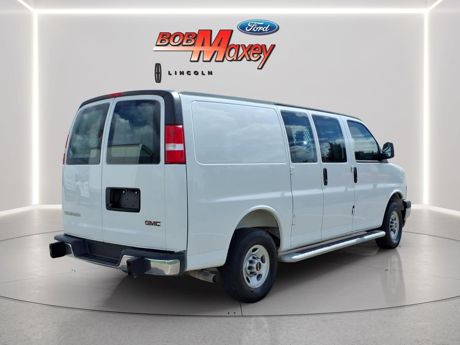 Used 2025 GMC Savana 2500 w/ Driver Convenience Package RWD image 4